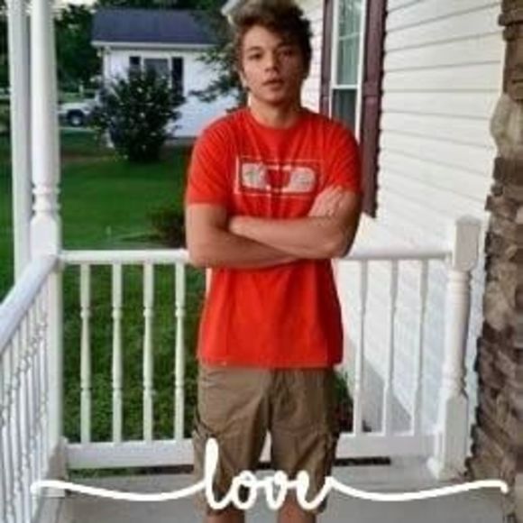 Meet your Posher, Chris - Picture 1 of 2